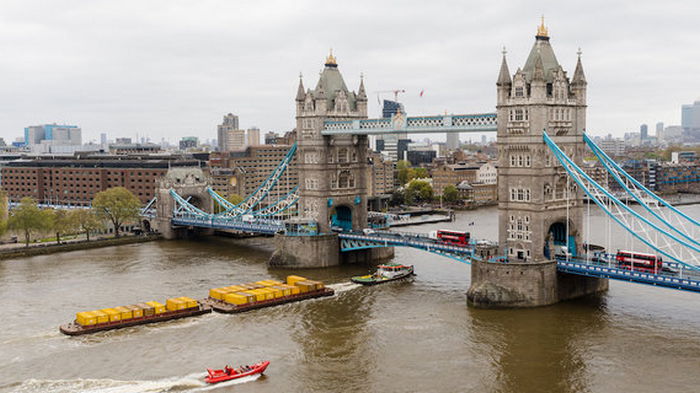 В Лондоне заклинило Тауэрский мост. Движение по берегам Темзы сковали пробки