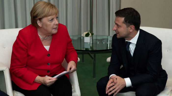 Меркель и Зеленский проведут переговоры в Киеве