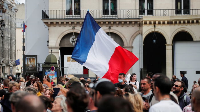 Во Франции пятую субботу подряд протестуют против COVID-пропусков