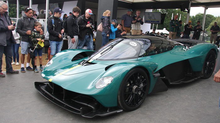 Aston Martin представил новый суперкар (фото)