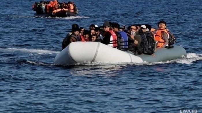 У берегов Туниса спасли около сотни мигрантов