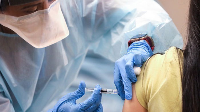 В США будут делать третью дозу прививки от коронавируса - СМИ