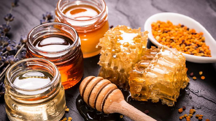 Для чего врачи рекомендуют есть мёд перед сном