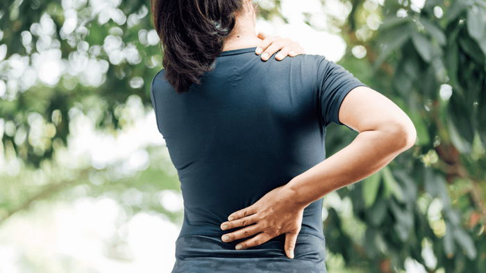 Три точки, регулярный массаж которых может облегчить боли в спине