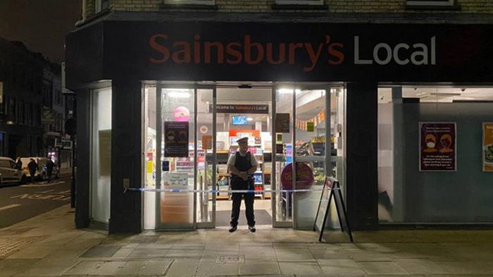 В Лондоне закрыли супермаркеты из-за отравившего продукты мужчины