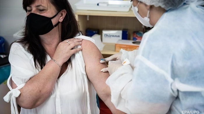 В Украине упали темпы COVID-вакцинации