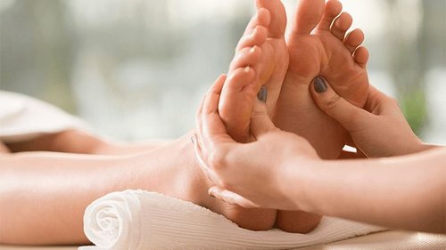 Стоит ли тратить деньги на массаж ног и стоп?