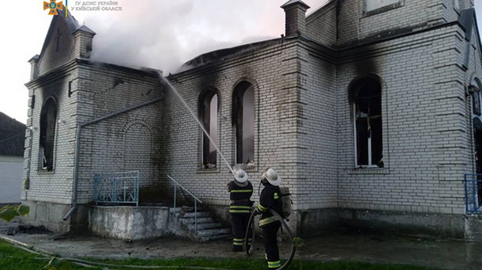 В Киевской области горела церковь (видео)
