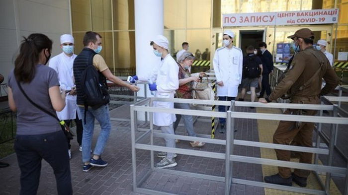 Две дозы COVID-вакцины получили 5 млн украинцев