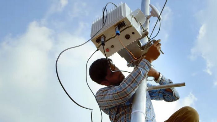 Лазерный Интернет позволил ученым передать 700 ТБ данных на расстояние в 5 км (видео)