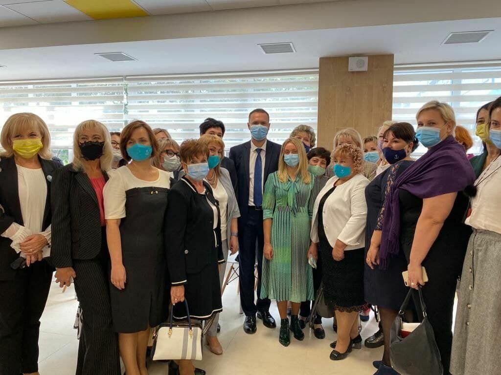 Зарплаты педагогов во время карантина не снизят - Шкарлет