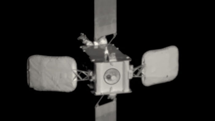 Появилось уникальное видео спутниковой скорой помощи на высоте 36 000 км