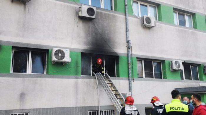 В пожаре в румынской COVID-больнице погибли по меньшей мере 9 человек (видео)