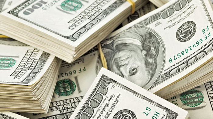 На межбанке доллар дорожает, а евро дешевеет