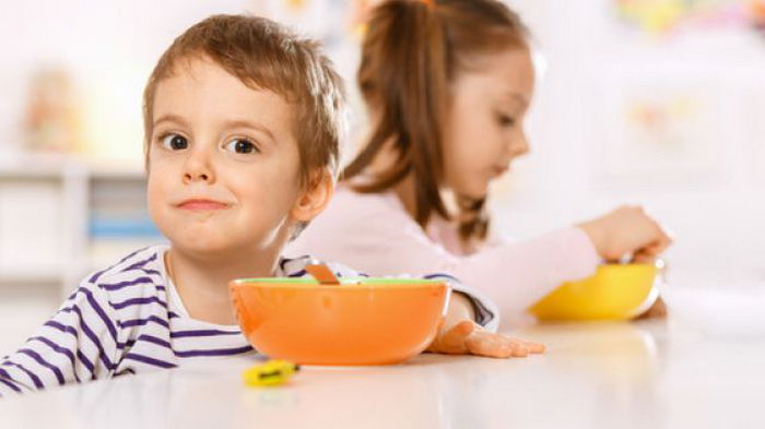 Простой список продуктов: диетолог назвала идеальный завтрак для ребенка