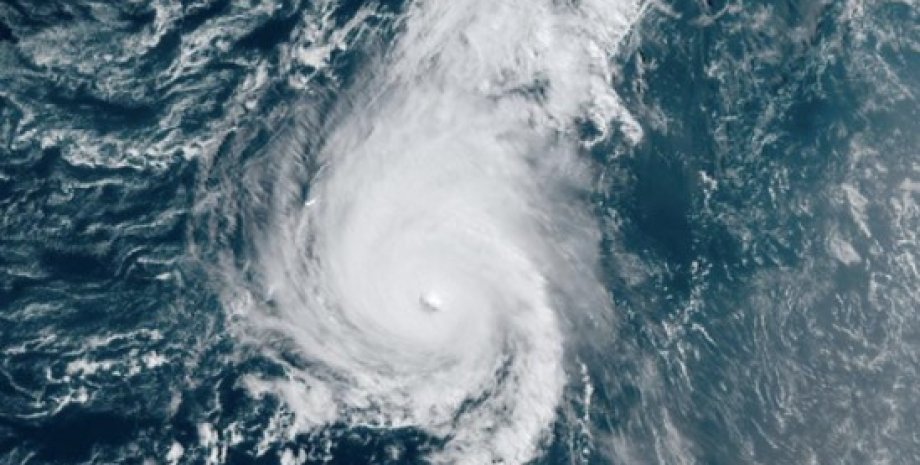 Ученые впервые увидели, что происходит внутри урагана (видео)