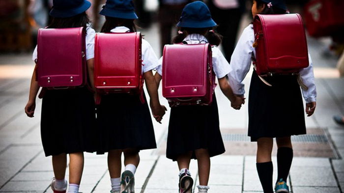 В Японии грузовик въехал в группу школьников - СМИ