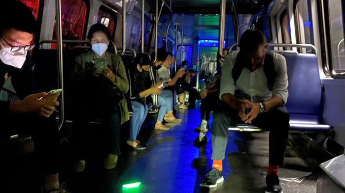 В метро Вашингтона поезд сошел с рельсов (фото)