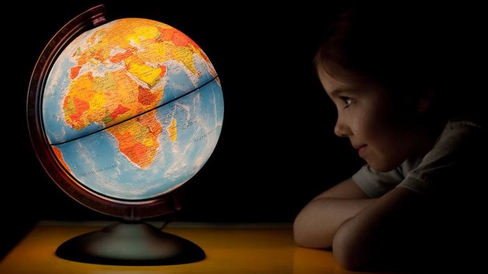 Почему подарить ребенку глобус - хорошая идея?