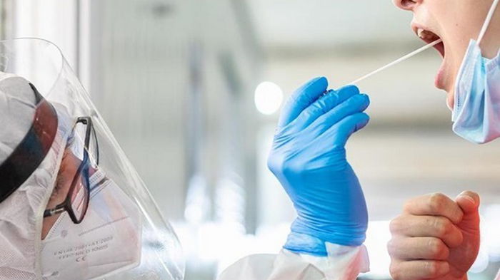 Франция отменила бесплатные COVID-тесты для непривитых