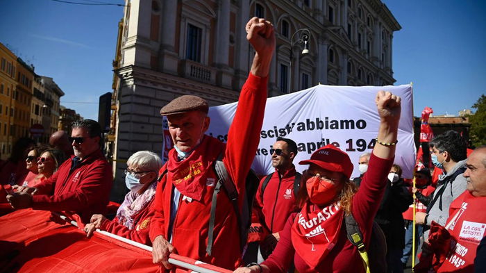 Профсоюзы Италии вышли на новую акцию после жестоких протестов