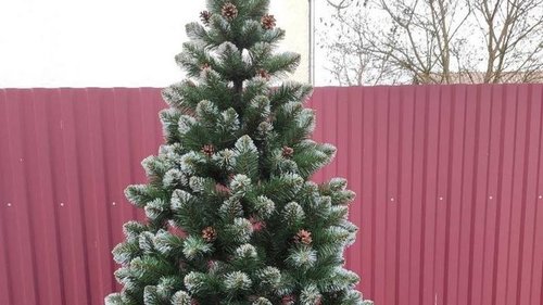 Основні переваги штучної ялинки з шишками