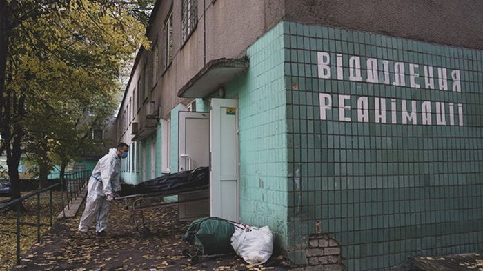 Пик волны пандемии в Украине ждут через неделю