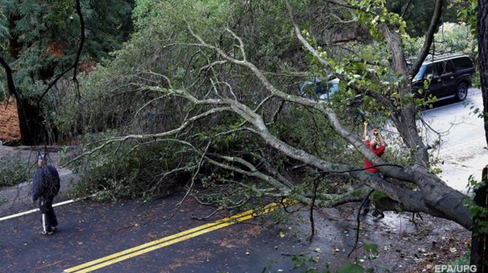 Штормы в США: в Нью-Йорке объявили режим ЧП (видео)