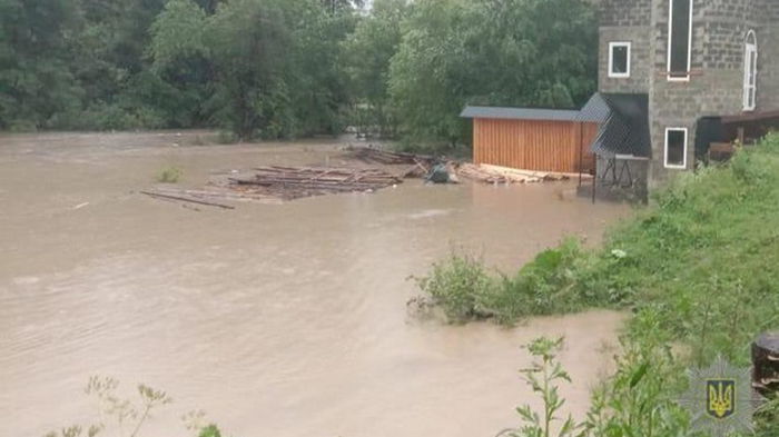 Кабмин выделил Закарпатью 44 млн на восстановление после подтоплений