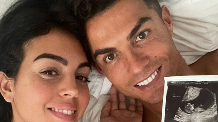 Невеста Роналду беременна близнецами (фото)