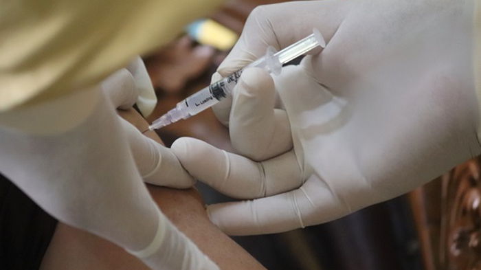 Кузин назвал сроки вакцинации для переболевших