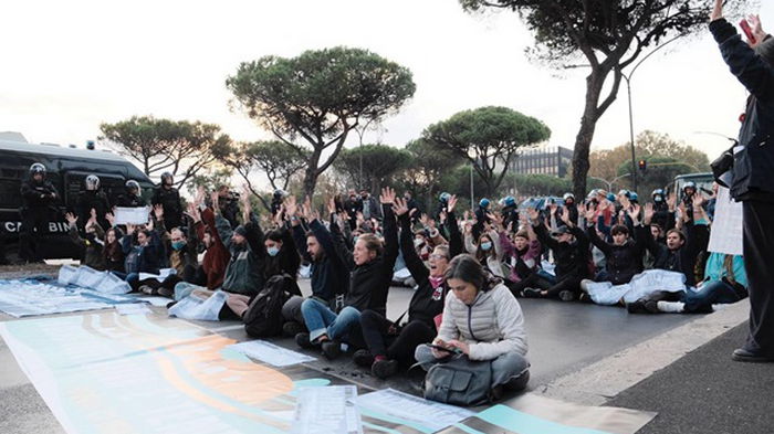 Экоактивисты пытаются блокировать саммит G20 в Риме