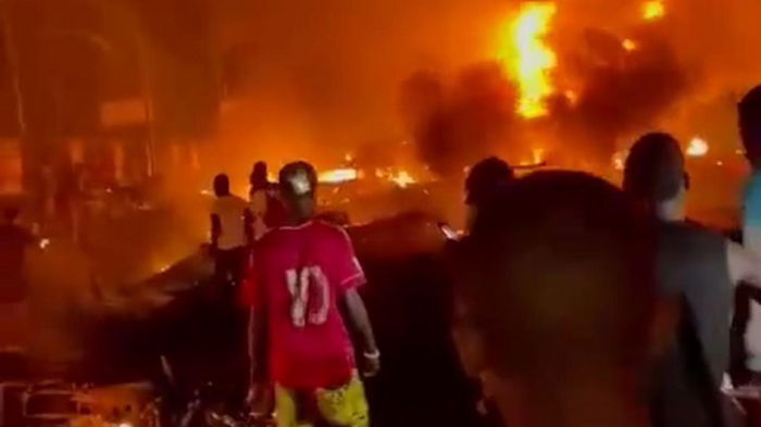 Более 100 человек погибли при взрыве бензовоза в Сьерра-Леоне (видео)