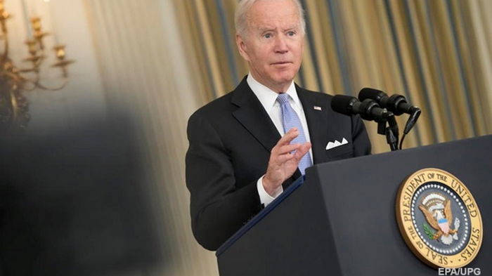 Рейтинг Байдена впервые опустился ниже 38%