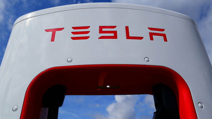 Tesla открывает доступ к своим зарядкам, но есть условия