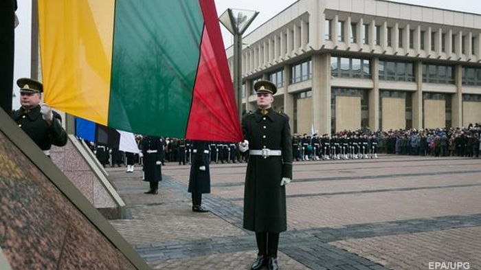 Литва направляет войска на границу Польши и Беларуси