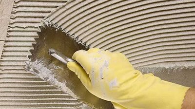 Что собой представляют клеевые смеси и как их выбирать?