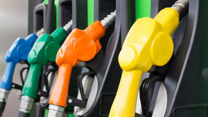 Крупные сети АЗС снизили цены на бензин и дизтопливо