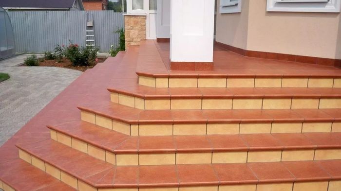 Преимущества и недостатки клинкерных ступеней