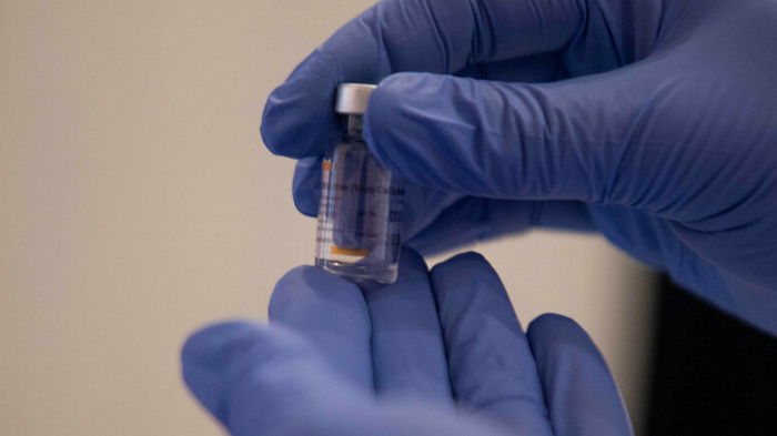 Вакцина Pfizer показала 100-процентную эффективность для подростков