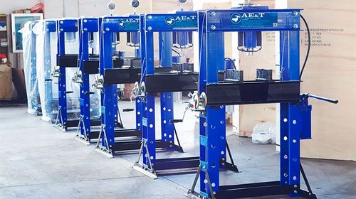 Гидравлический пресс – незаменимое оборудование для СТО