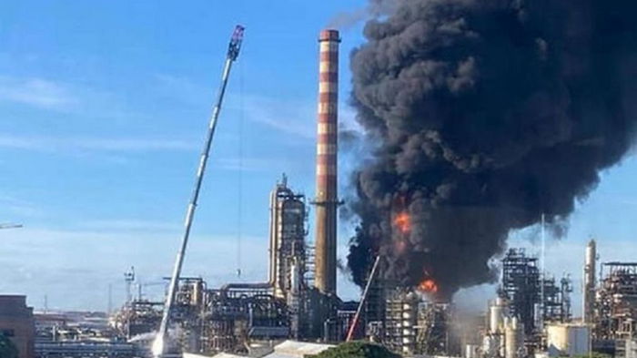 В Италии взорвался нефтеперерабатывающий завод