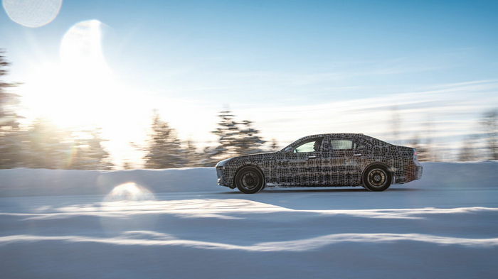 BMW анонсирована флагманский электромобиль i7 (видео)