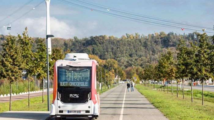 На дорогах Франции появился беспилотный автобус (авто)