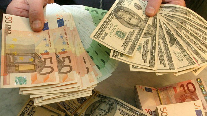 Курсы валют на 6 декабря: Нацбанк укрепил гривну к евро