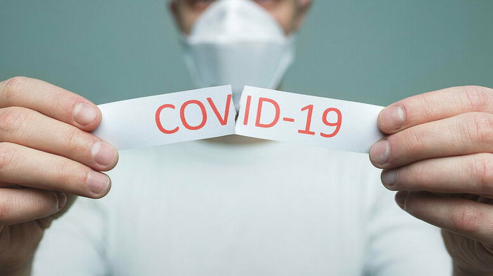 В Японии создали маски, которые светятся при контакте с COVID-19