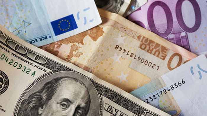Курсы валют на 16 декабря: гривна ускорила снижение