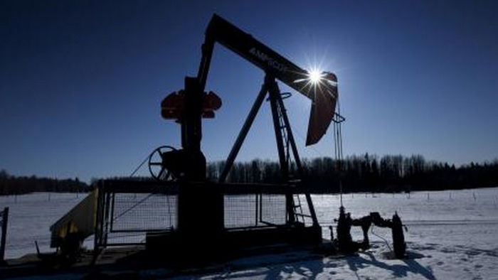 Нефть подешевела после роста цен накануне