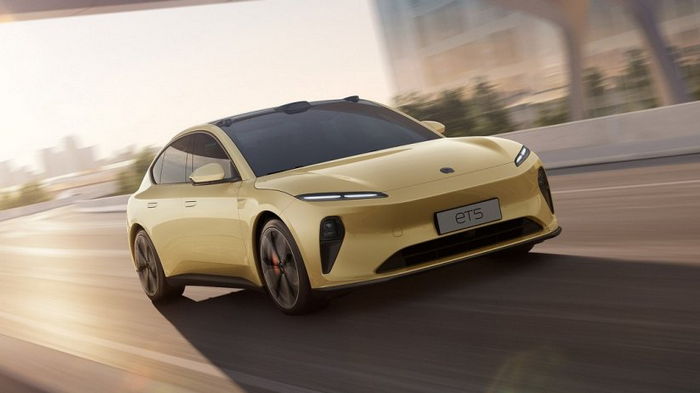 Китайцы показали инновационный электрокар с 1000 км запаса хода и виртуальной реальностью