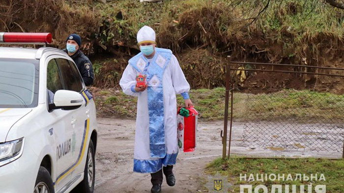 На Закарпатье ребенок через полицию искал Святого Николая (видео)